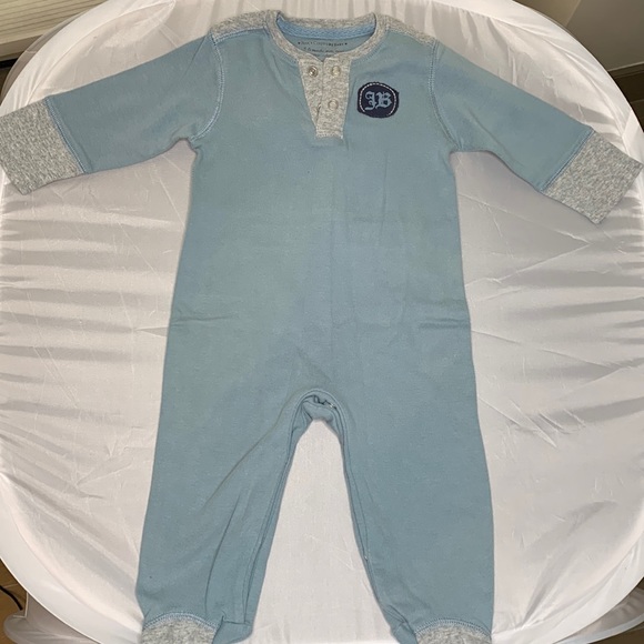 Juicy Couture Baby Onesie with design in the front and back - Picture 1 of 5